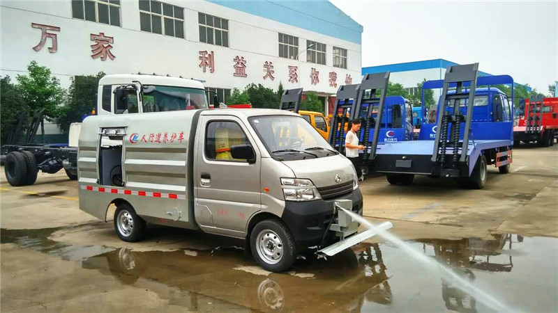 長(zhǎng)安小型路面沖洗車