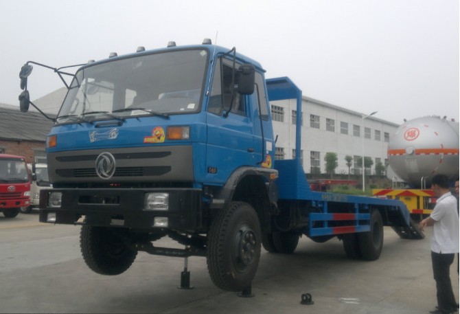 帶液壓前頂裝置的平板運(yùn)輸車(chē)