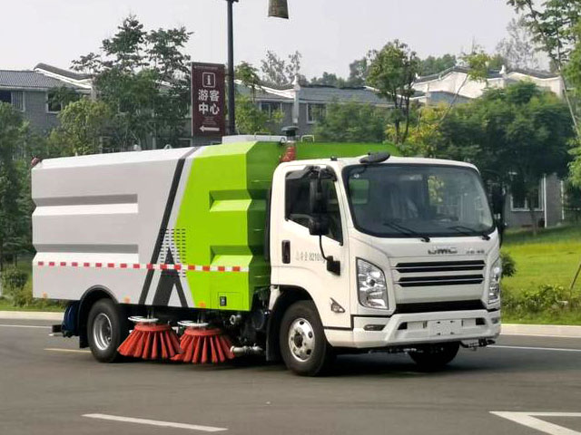 江鈴凱銳2.5方水5方塵國(guó)六掃路車