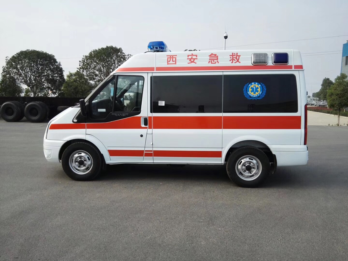 福特新世代V348救護車(短軸中頂)圖片3