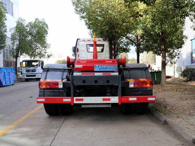 國六解放J6后雙橋勾臂式垃圾車（垃圾中轉站配套）圖片5