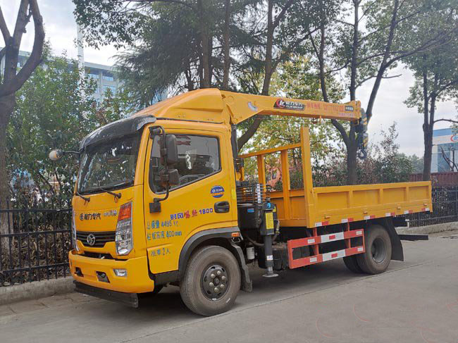 能上藍(lán)牌的隨車吊程力吊機(jī)3.5噸隨車吊圖片2