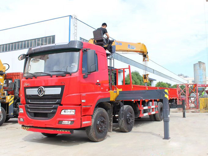 程力隨車吊徐工14噸雙聯(lián)泵東風(fēng)暢行D7L隨車吊圖片3