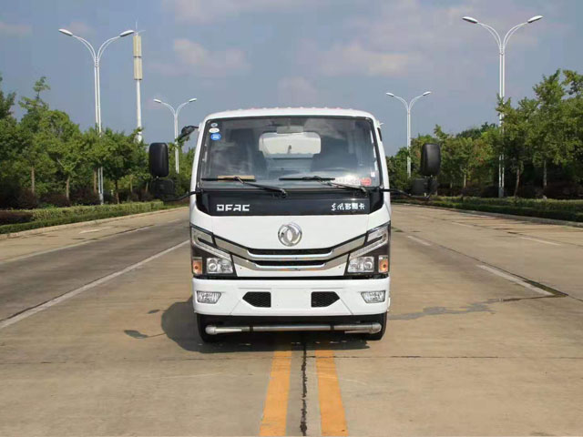 藍(lán)牌5方東風(fēng)多功能綠化灑水車（抑塵車）圖片2