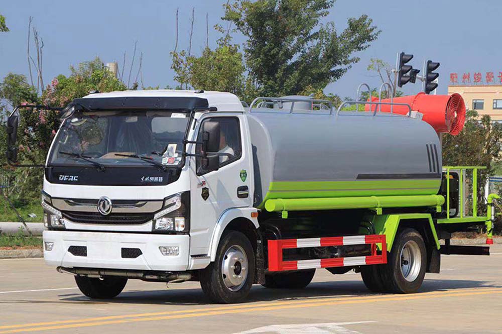 新品國(guó)六東風(fēng)大福瑞卡9.2方噴霧灑水車(chē)圖片2