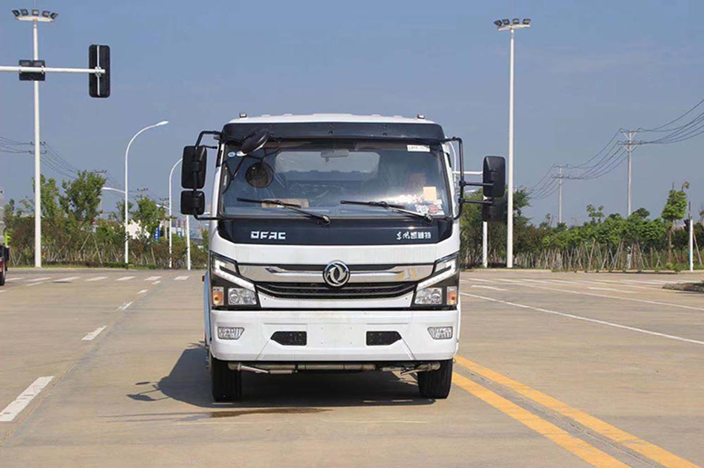 新品國(guó)六東風(fēng)大福瑞卡9.2方噴霧灑水車(chē)圖片3